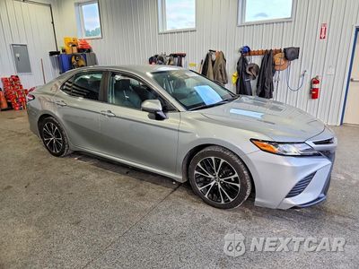 Czwarte zdjęcie samochodu z boku: 2020 TOYOTA CAMRY SE VIN:4T1G11AK8LU355721 - miniatura