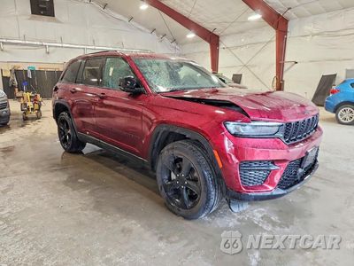 Czwarte zdjęcie samochodu z boku: 2023 JEEP GRAND CHEROKEE LAREDO VIN:1C4RJHAG5PC619846 - miniatura