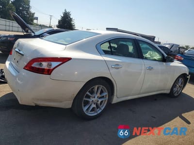 Trzecie zdjęcie samochodu z tyłu: 2010 NISSAN MAXIMA 3.5 S VIN:1N4AA5AP7AC848585 - miniatura
