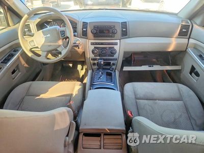 Zdjęcie 8 z 13 samochodu: 2005 JEEP GRAND CHEROKEE LAREDO VIN:1J8GR48K05C609587 - miniatura
