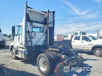 Drugie zdjęcie samochodu z przodu: 2016 VOLVO VNL SEMI TRUCK VIN:4V4N39TG3GN965558 - miniatura