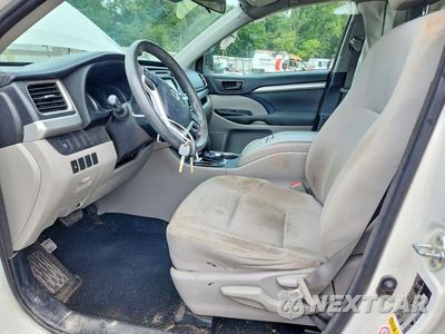 Zdjęcie 7 z 14 samochodu: 2017 TOYOTA HIGHLANDER LE VIN:5TDBZRFH0HS358952 - miniatura