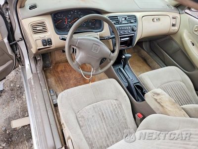 Zdjęcie 8 z 12 samochodu: 1998 HONDA ACCORD EX VIN:1HGCG5650WA235804 - miniatura