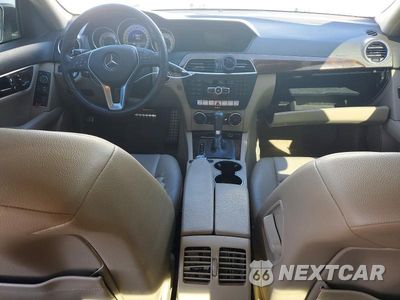 Zdjęcie 8 z 12 samochodu: 2014 MERCEDES-BENZ C 250 VIN:WDDGF4HB5ER310129 - miniatura