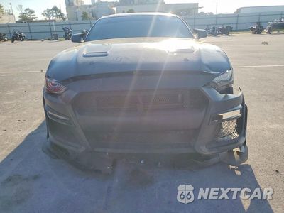 Piąte zdjęcie samochodu w środku: 2018 FORD MUSTANG VIN:1FA6P8TH4J5163489 - miniatura