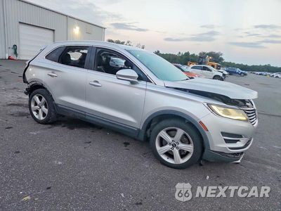 Czwarte zdjęcie samochodu z boku: 2017 LINCOLN MKC PREMIERE VIN:5LMCJ1C9XHUL12088 - miniatura
