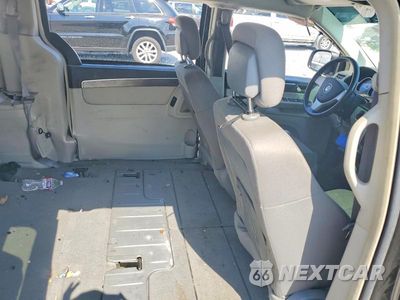 Zdjęcie 11 z 13 samochodu: 2010 VOLKSWAGEN ROUTAN S VIN:2V4RW4D13AR354138 - miniatura