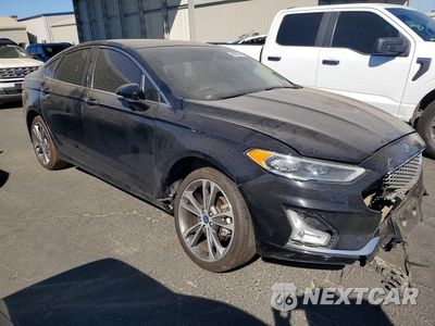 Czwarte zdjęcie samochodu z boku: 2020 FORD FUSION TITANIUM VIN:3FA6P0D9XLR137696 - miniatura