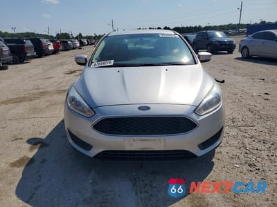 Piąte zdjęcie samochodu w środku: 2018 FORD FOCUS SE VIN:1FADP3K2XJL228526 - miniatura