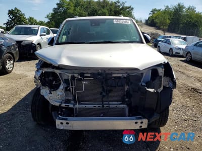 Piąte zdjęcie samochodu w środku: 2024 TOYOTA 4RUNNER SR5 VIN:JTEEU5JR3R5311373 - miniatura