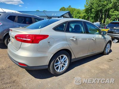 Trzecie zdjęcie samochodu z tyłu: 2016 FORD FOCUS SE VIN:1FADP3F20GL308615 - miniatura