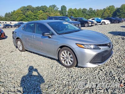 Czwarte zdjęcie samochodu z boku: 2020 TOYOTA CAMRY LE VIN:4T1C11AKXLU991054 - miniatura