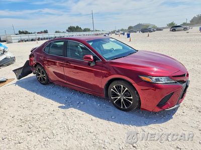 Czwarte zdjęcie samochodu z boku: 2018 TOYOTA CAMRY SE VIN:4T1B11HK7JU647177 - miniatura