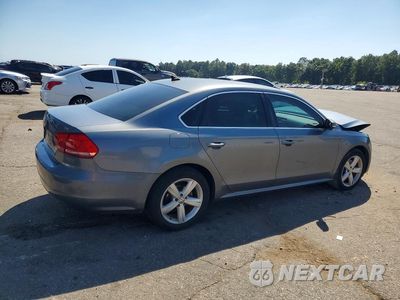 Trzecie zdjęcie samochodu z tyłu: 2015 VOLKSWAGEN PASSAT S VIN:1VWAT7A38FC117942 - miniatura