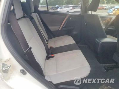 Piąte zdjęcie samochodu w środku: 2017 TOYOTA RAV4 XLE VIN:JTMRFREV7HJ709223 - miniatura