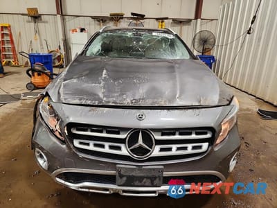 Piąte zdjęcie samochodu w środku: 2019 MERCEDES-BENZ GLA VIN:WDCTG4GB9KJ579777 - miniatura