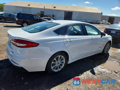 Trzecie zdjęcie samochodu z tyłu: 2019 FORD FUSION SE VIN:3FA6P0LU0KR188726 - miniatura