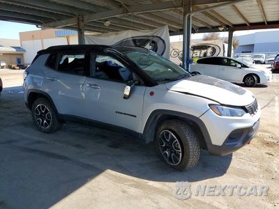 Czwarte zdjęcie samochodu z boku: 2025 JEEP COMPASS TRAILHAWK VIN:3C4NJDDN0ST570148 - miniatura