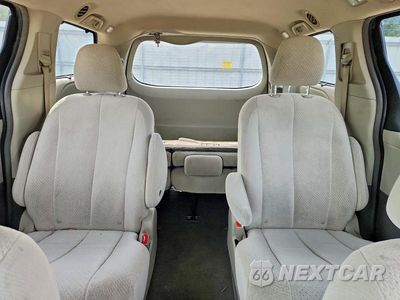 Zdjęcie 10 z 13 samochodu: 2011 TOYOTA SIENNA LE VIN:5TDJK3DC6BS005546 - miniatura