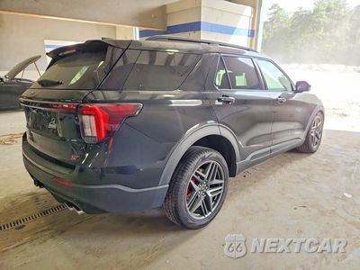 Trzecie zdjęcie samochodu z tyłu: 2025 FORD EXPLORER ST VIN:1FMWK8GC2SGC54382 - miniatura