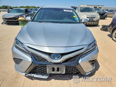 Piąte zdjęcie samochodu w środku: 2018 TOYOTA CAMRY HYBRID SE VIN:4T1B21HKXJU502888 - miniatura