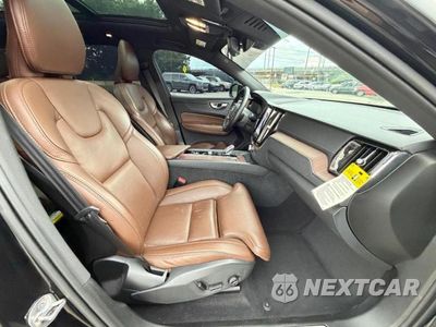 Piąte zdjęcie samochodu w środku: 2024 VOLVO XC60 ULTIMATE VIN:YV4L12RM5R1801281 - miniatura
