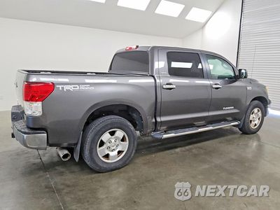 Trzecie zdjęcie samochodu z tyłu: 2011 TOYOTA TUNDRA CREWMAX SR5 VIN:5TFEY5F19BX100345 - miniatura