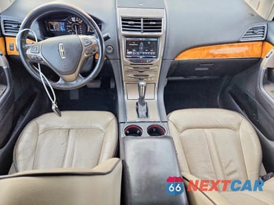 Zdjęcie 8 z 14 samochodu: 2013 LINCOLN MKX VIN:2LMDJ8JK8DBL31992 - miniatura