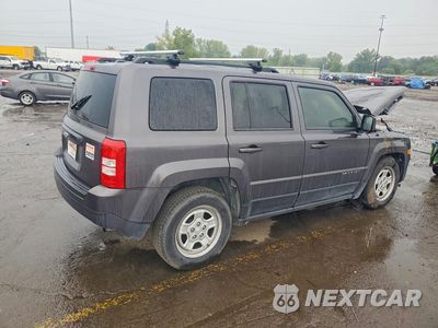 Trzecie zdjęcie samochodu z tyłu: 2016 JEEP PATRIOT SPORT VIN:1C4NJRBB1GD520104 - miniatura