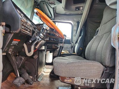 Zdjęcie 7 z 13 samochodu: 1997 FREIGHTLINER FLD120 SEMI TRUCK VIN:1FUPCSEB3VP845766 - miniatura