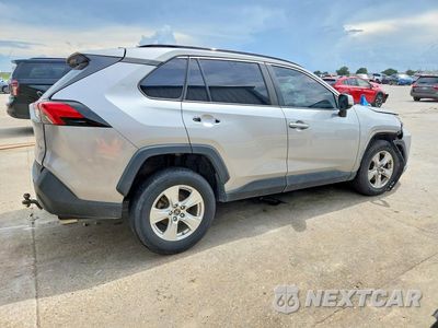 Trzecie zdjęcie samochodu z tyłu: 2019 TOYOTA RAV4 XLE VIN:2T3W1RFV2KW015595 - miniatura