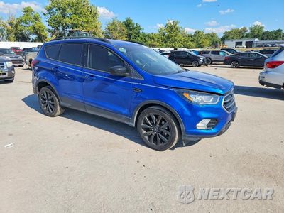 Czwarte zdjęcie samochodu z boku: 2019 FORD ESCAPE SE VIN:1FMCU9GD9KUB60528 - miniatura