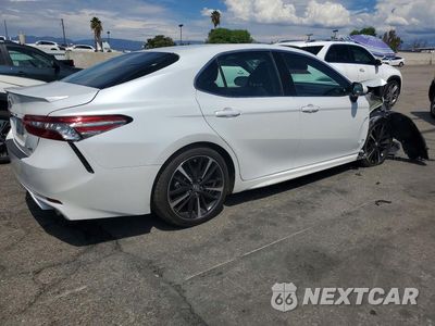 Trzecie zdjęcie samochodu z tyłu: 2018 TOYOTA CAMRY XSE VIN:4T1B61HKXJU005716 - miniatura