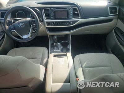 Zdjęcie 8 z 13 samochodu: 2018 TOYOTA HIGHLANDER LE VIN:5TDZZRFH2JS288326 - miniatura