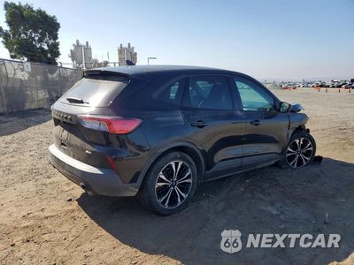 Trzecie zdjęcie samochodu z tyłu: 2021 FORD ESCAPE SE VIN:1FMCU0BZXMUA19257 - miniatura