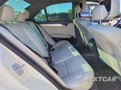 Zdjęcie 10 z 12 samochodu: 2013 MERCEDES-BENZ C 250 VIN:WDDGF4HB5DA747481 - miniatura