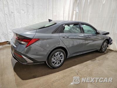 Trzecie zdjęcie samochodu z tyłu: 2026 HYUNDAI ELANTRA HYBRID BLUE VIN:KMHLM4DJ6TU206041 - miniatura