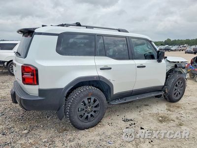 Trzecie zdjęcie samochodu z tyłu: 2026 TOYOTA LAND CRUISER BASE VIN:JTEABFAJ5TK060675 - miniatura