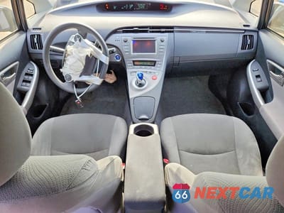 Zdjęcie 8 z 13 samochodu: 2013 TOYOTA PRIUS THREE VIN:JTDKN3DU7D0346948 - miniatura