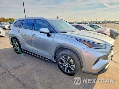 Czwarte zdjęcie samochodu z boku: 2021 TOYOTA HIGHLANDER XLE VIN:5TDGZRAH6MS527847 - miniatura