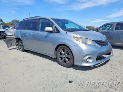 Czwarte zdjęcie samochodu z boku: 2013 TOYOTA SIENNA SPORT VIN:5TDXK3DC0DS361181 - miniatura