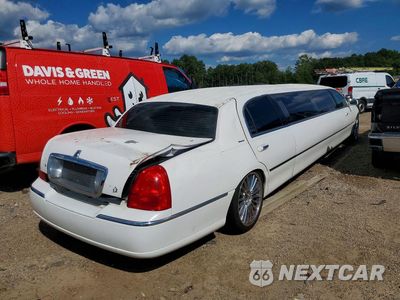 Trzecie zdjęcie samochodu z tyłu: 2007 LINCOLN TOWN CAR EXECUTIVE VIN:1L1FM88W07Y604372 - miniatura