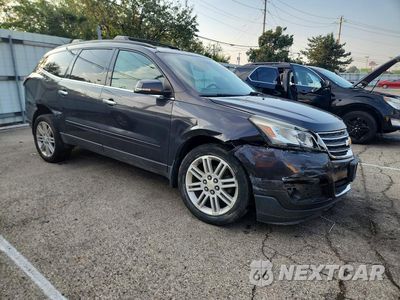 Czwarte zdjęcie samochodu z boku: 2015 CHEVROLET TRAVERSE LT VIN:1GNKRGKDXFJ349636 - miniatura