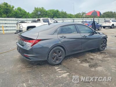 Trzecie zdjęcie samochodu z tyłu: 2021 HYUNDAI ELANTRA SEL VIN:5NPLM4AGXMH037019 - miniatura