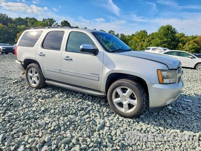 Czwarte zdjęcie samochodu z boku: 2010 CHEVROLET TAHOE C1500 LTZ VIN:1GNUCCE07AR220307 - miniatura