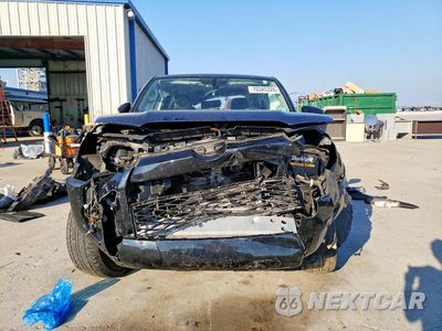 Piąte zdjęcie samochodu w środku: 2019 TOYOTA 4RUNNER SR5 PREMIUM VIN:JTEZU5JR6K5208388 - miniatura