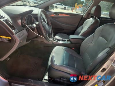 Zdjęcie 7 z 12 samochodu: 2013 HYUNDAI SONATA HYBRID VIN:KMHEC4A42DA094755 - miniatura