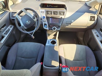 Zdjęcie 8 z 13 samochodu: 2013 TOYOTA PRIUS V TWO VIN:JTDZN3EU6D3275107 - miniatura