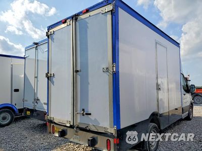 Trzecie zdjęcie samochodu z tyłu: 2023 FORD TRANSIT REFRIGERATED BOX TRUCK VIN:1FDBW5ZG4PKA11016 - miniatura