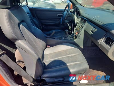 Zdjęcie 10 z 12 samochodu: 1999 MERCEDES-BENZ SLK 230 KOMPRESSOR VIN:WDBKK47F4XF114321 - miniatura